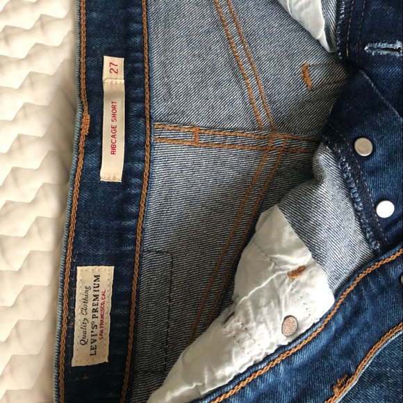 Lulus🖤Levi’s Ribcage Shorts - Picture 15 of 16